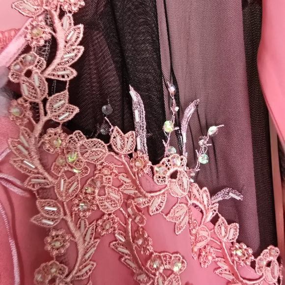 Vintage Elegant Pink Black Satin Chiffon Embroidered Long Nightgown And Robe - Picture 5 of 9